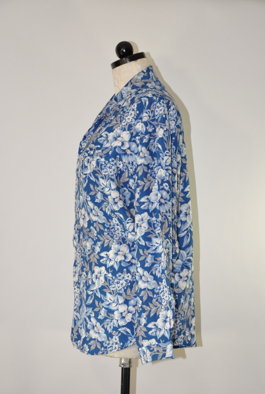 90s Vintage Blue Botanical Floral Print Rayon Oversized Shirt Blouse Top Women M