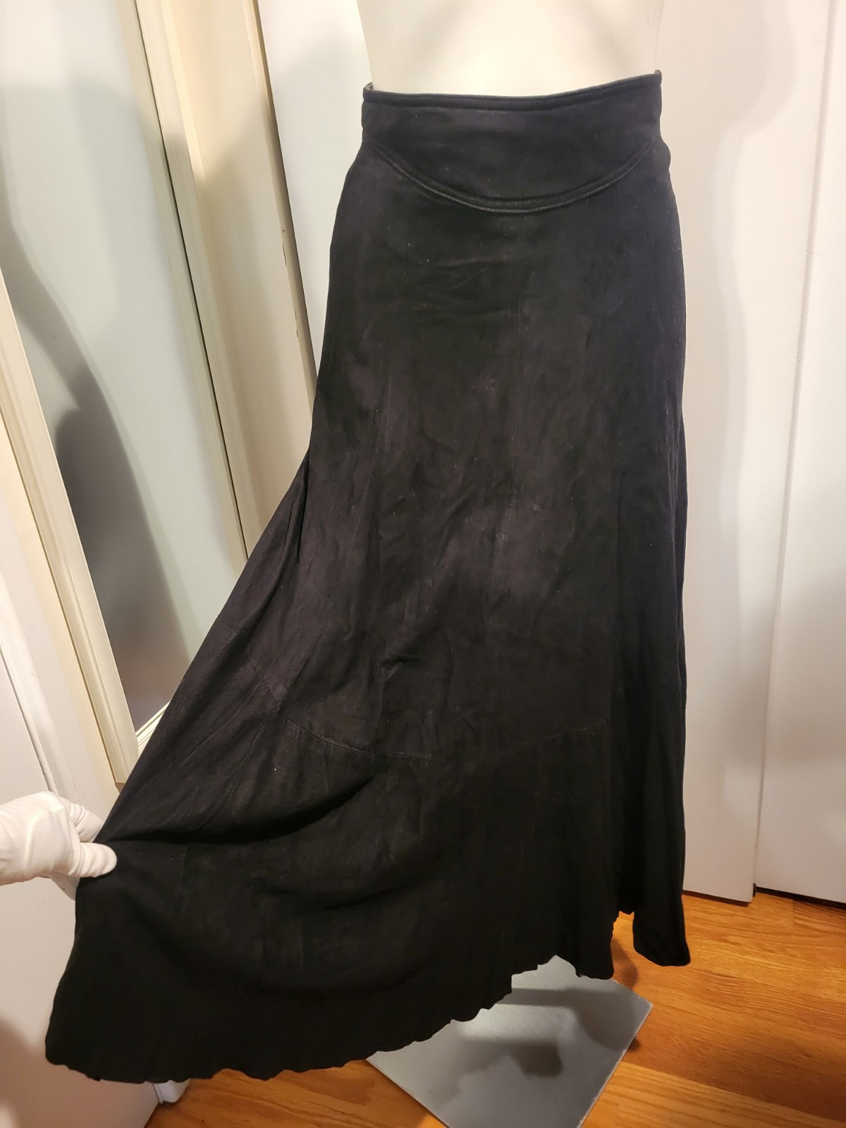 Vintage SIENA NY Black Soft Suede High-Waist, A-line Flare Skirt, Sz6
