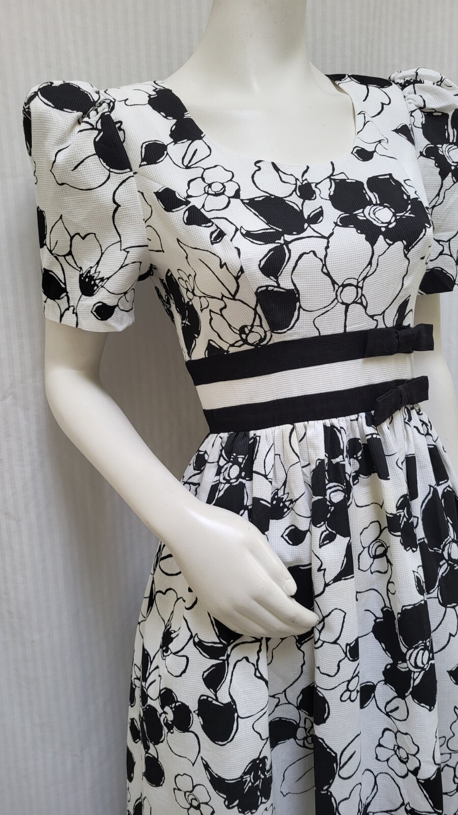 Vintage 80’s Melissa Black & White Floral Puff Sleeve Midi Dress – XS/S – EUC