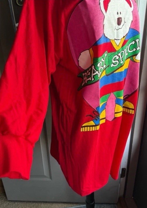 Vintage 1994 Jennifer Dale Beary Special colorful heart bear nightgown, one size