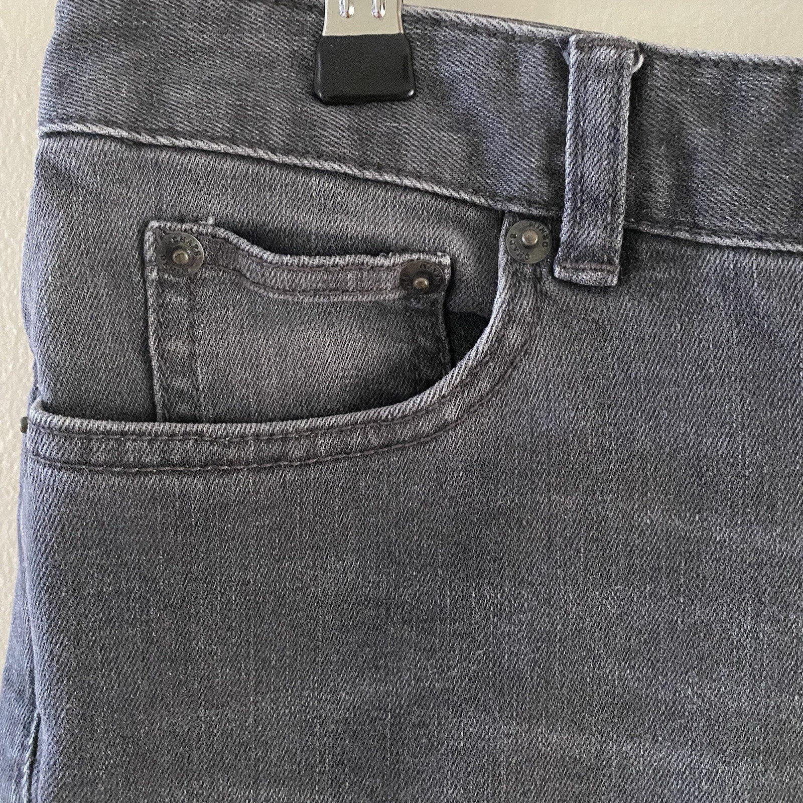 VIN Women’s Black Gray CHAPS Denim Petite Jeans Size 10P 28″ Inseam Cotton Blend