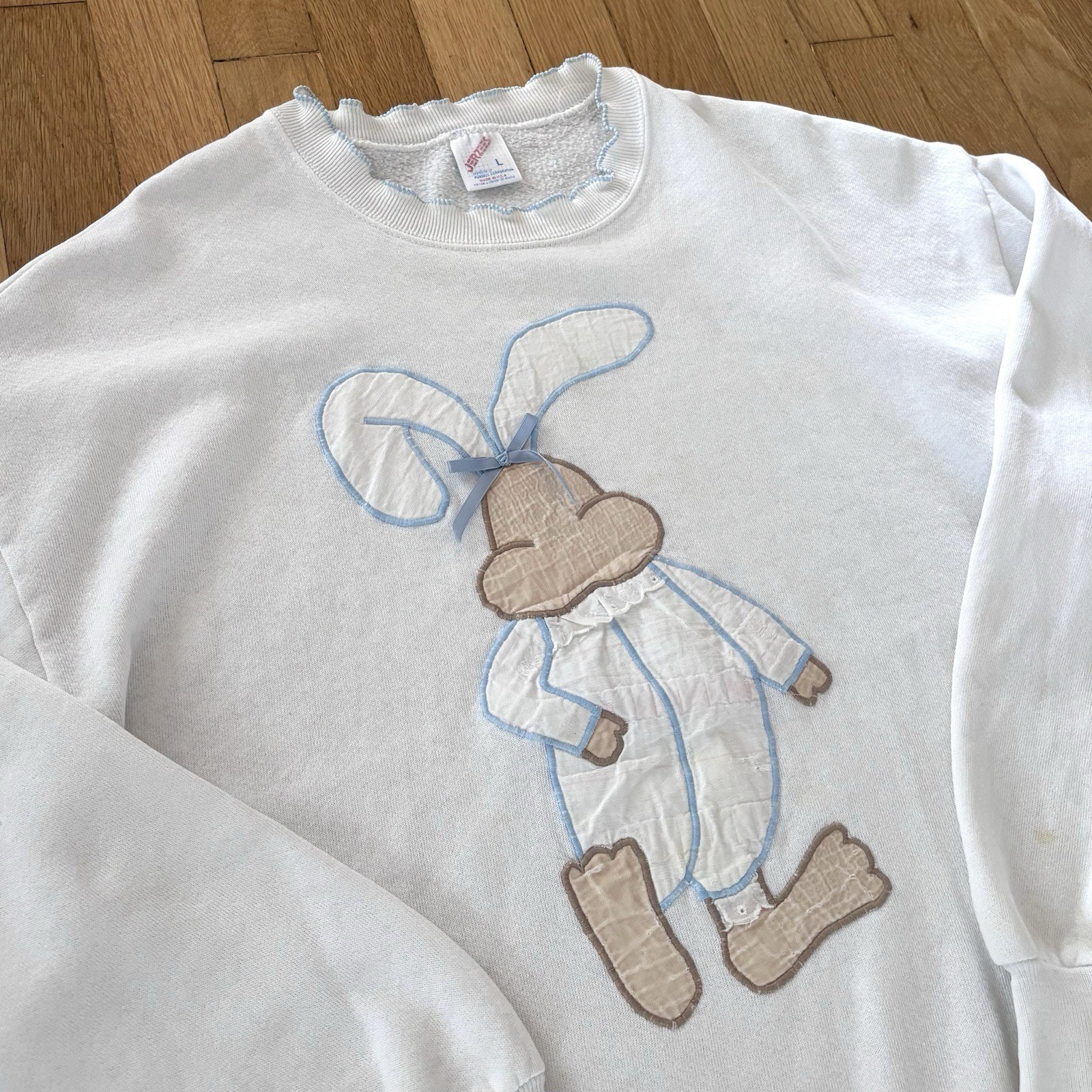 Vintage Jerzees Bunny Graphic Sweatshirt Womens Large Ruffle Collar Made in USA