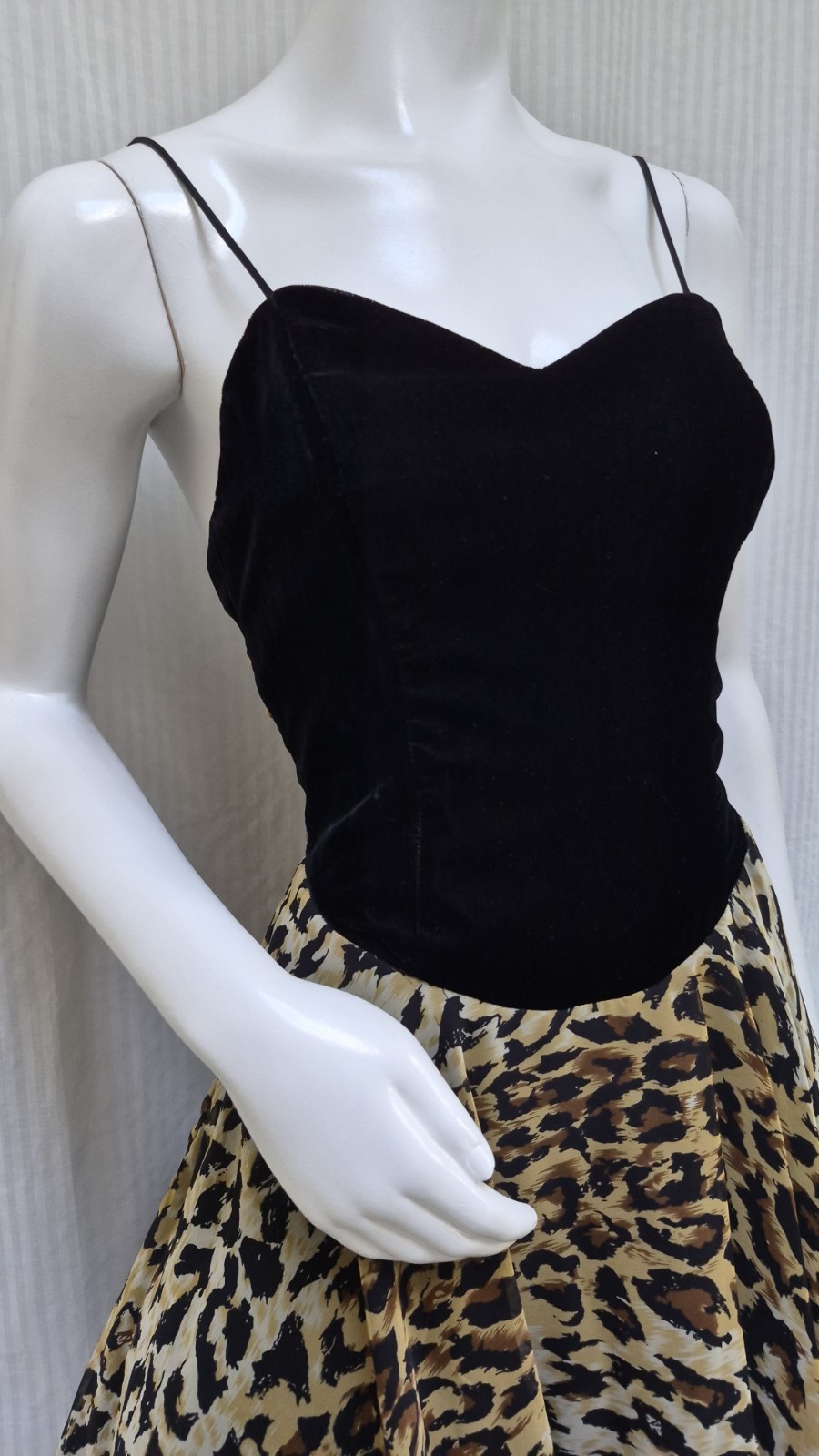 Vintage De Laru By Linda Bernell Velvet & Animal print Full Skirt Dress – Size M