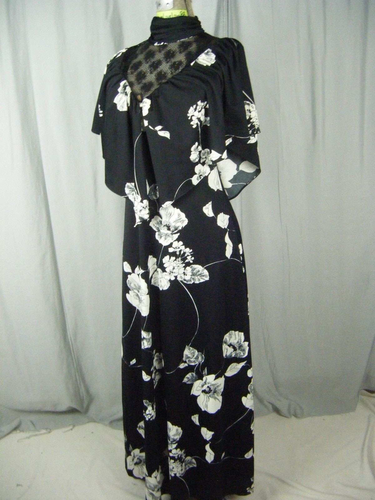 Vtg 70s Black White Floral Printed Illusion Neckline Cape Dress-Bust 31/3XS-2XS