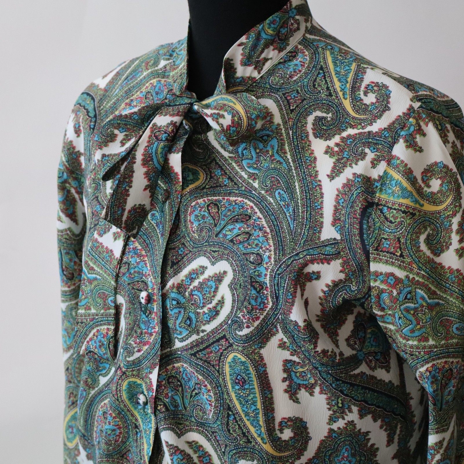 Vtg 1960s Ship 'n Shore Women’s Blouse Top w Neck Tie, Blue Green Paisley Sz Med