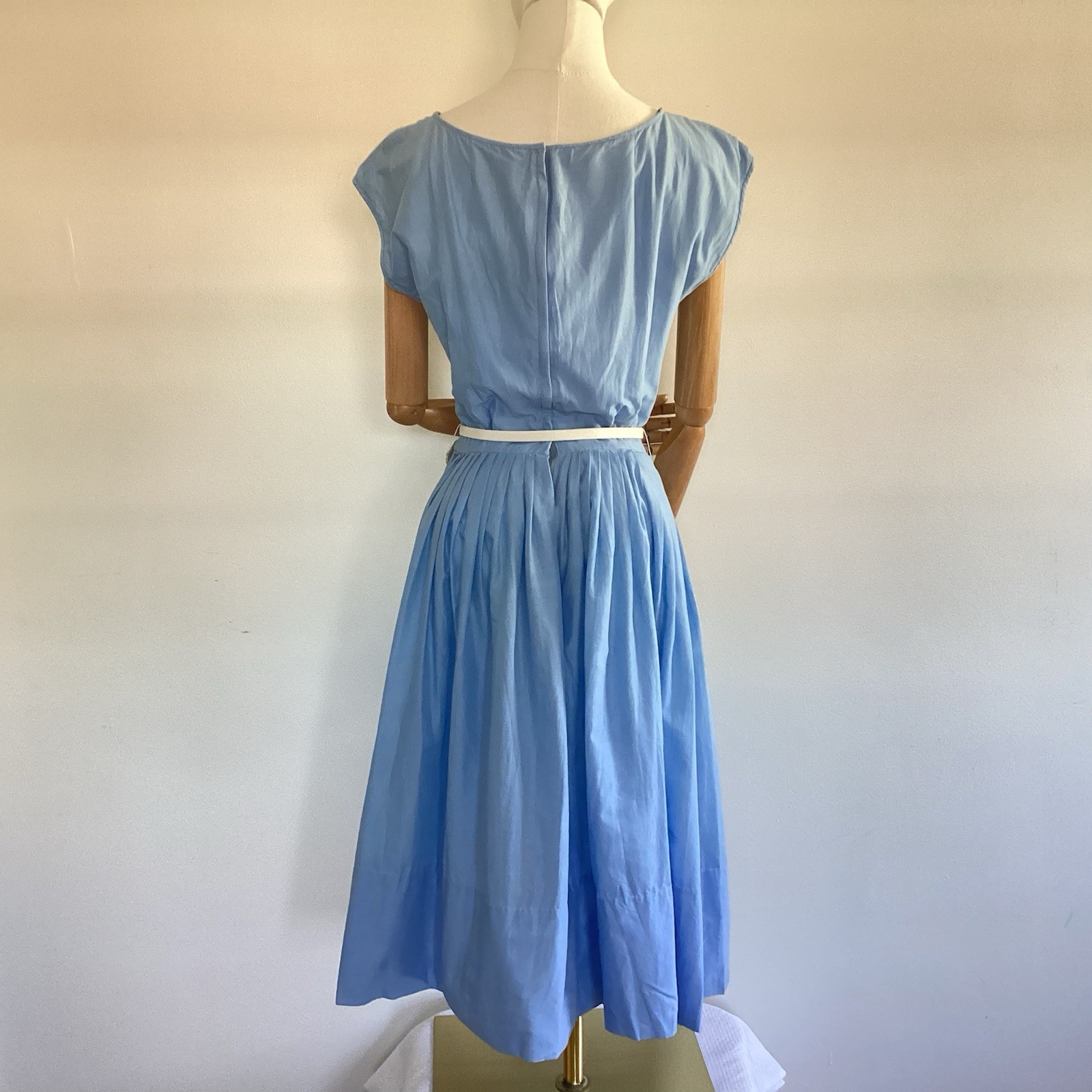 Vintage R & K Originals Blue and White Cap Sleeved Pleated A-Line Dress w/Lace
