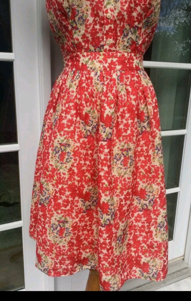 90s VTG Kay Unger Cotton + Silk Red Floral Patterened Dress w/ Frilled Collar