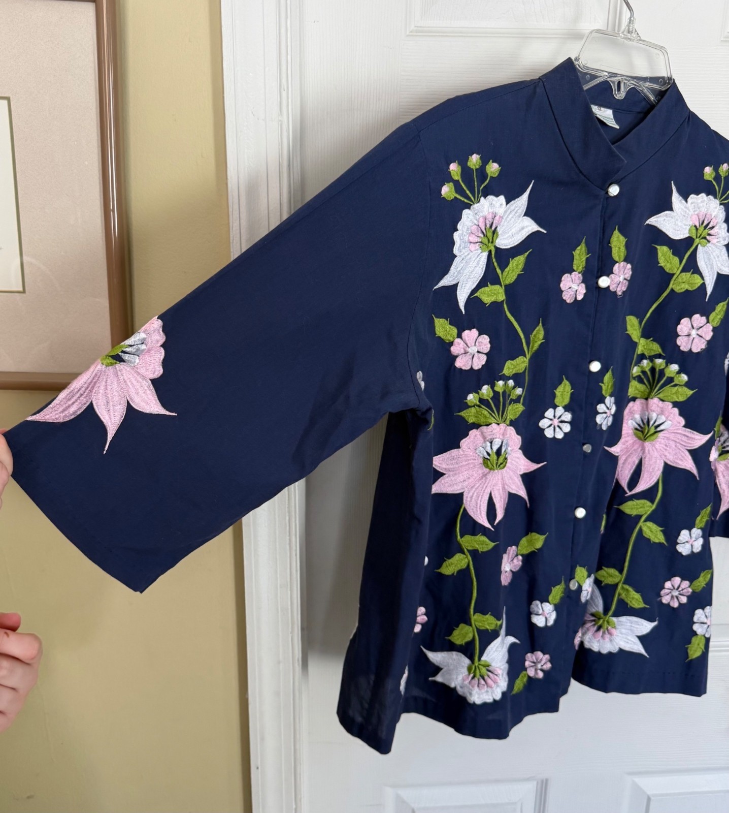 Caro of Honolulu Vintage 70s Floral embroidered Blue Button Down Floral 12