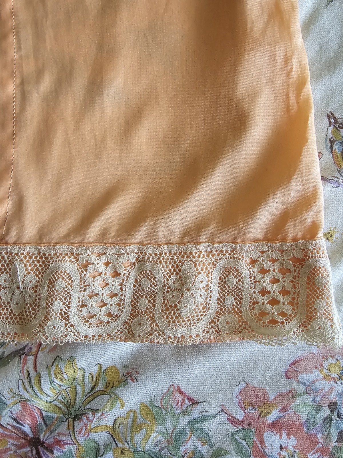 Vintage 1960s Peach Half Slip Skirt Womens XS Small Mid Century Burlesque Lace