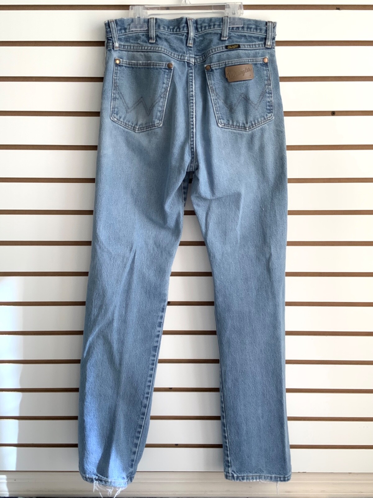 Vintage Men’s Blue Jeans Western Rodeo Cowboy Wrangler Distressed Holes 31 x 34