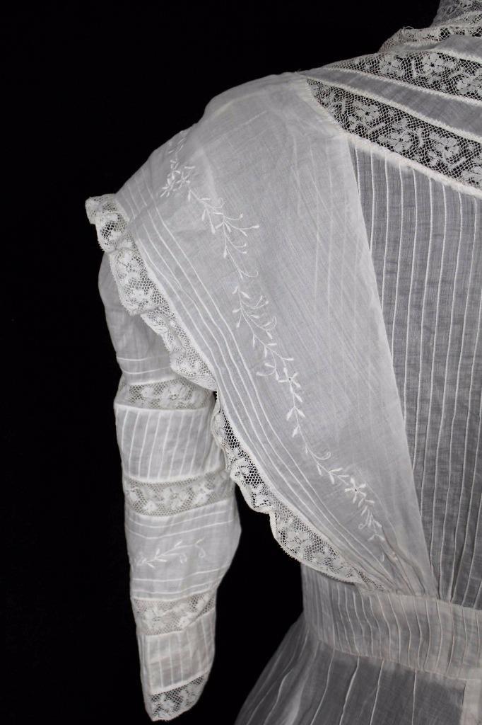 VERY RARE ANTIQUE EDWARDIAN HIGH NECK COTTON EMBROIDERED AND LACE DRESS SIZE 4