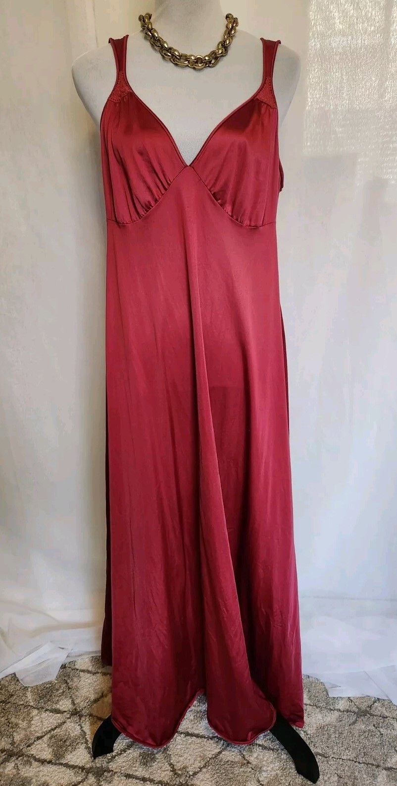 Vintage Vanity Fair Wine Flowy Nightgown Dupont Nylon Sz 38 USA *ISSUES*