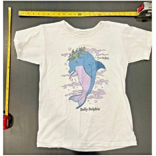 Vintage Sea World Dolly Dolphin Graphic T-Shirt White Double Sided 80s 90s Tee