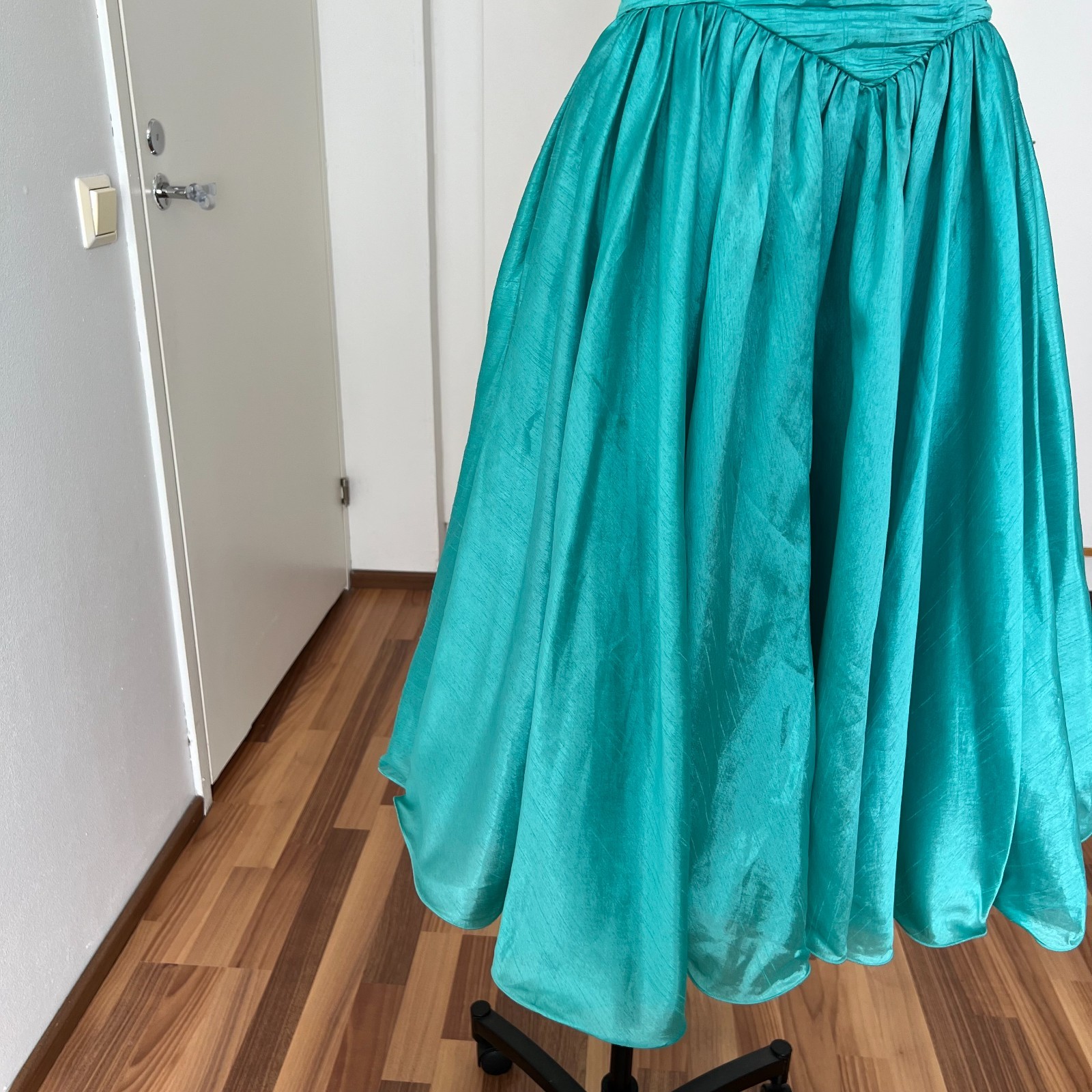 1980s Strapless Bow Back Prom Party Dress Retro Taffeta Cocktail Evening Gown