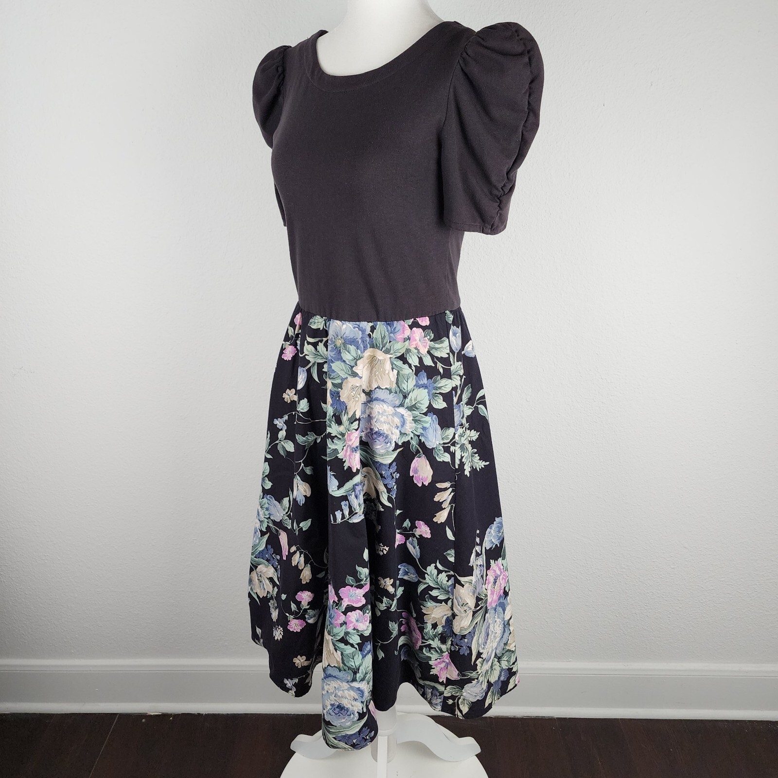 Vintage 80s 90s Dress Fit Flare Ashley Floral Print on Black Puff Sleeve 7/M