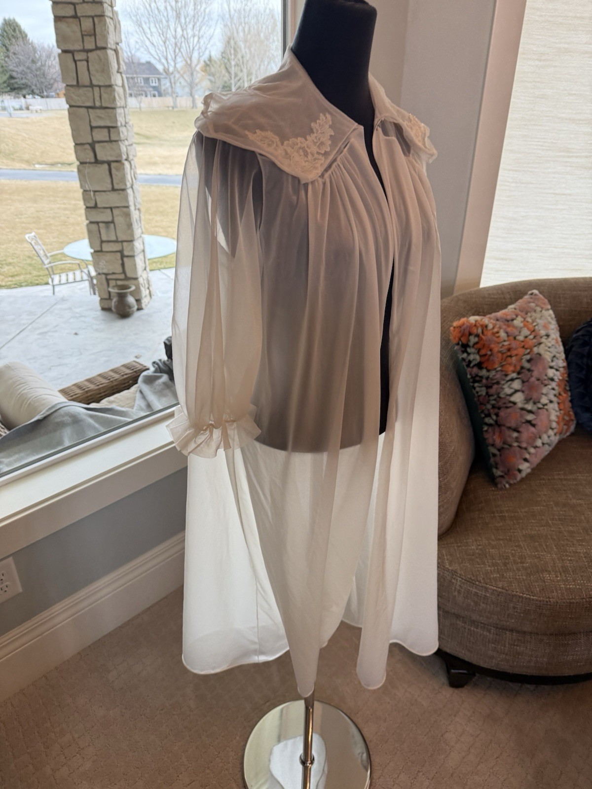 Vintage Vanity fair Ivory Lingerie Robe Sheer 34 Pretty
