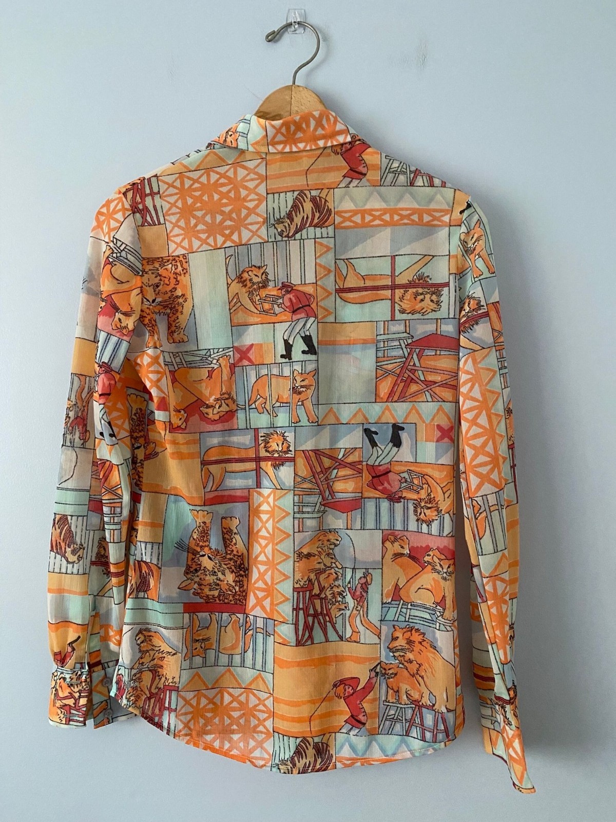 Vintage Lion Tamer Circus Theme Women’s Size S/M Novelty Print Button Down Shirt