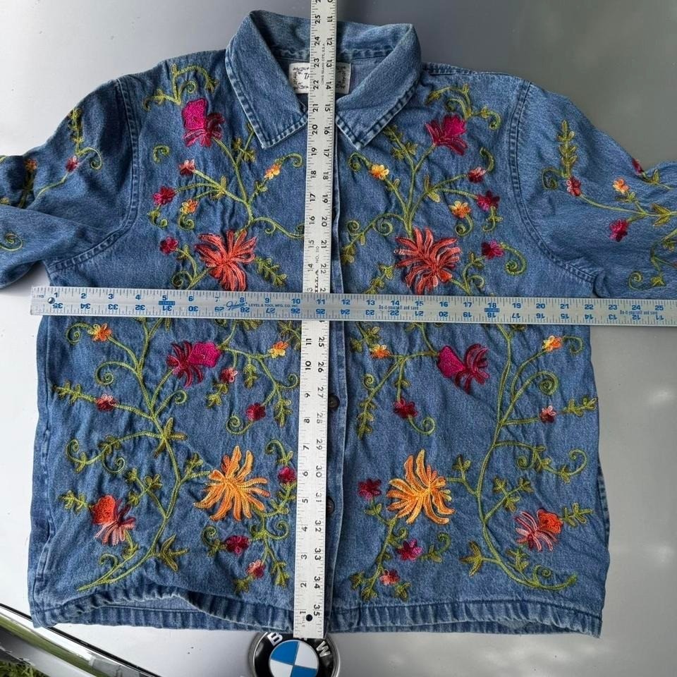Vintage 90s hippie grandma core Tantrums Embroidered denim jacket floral boho