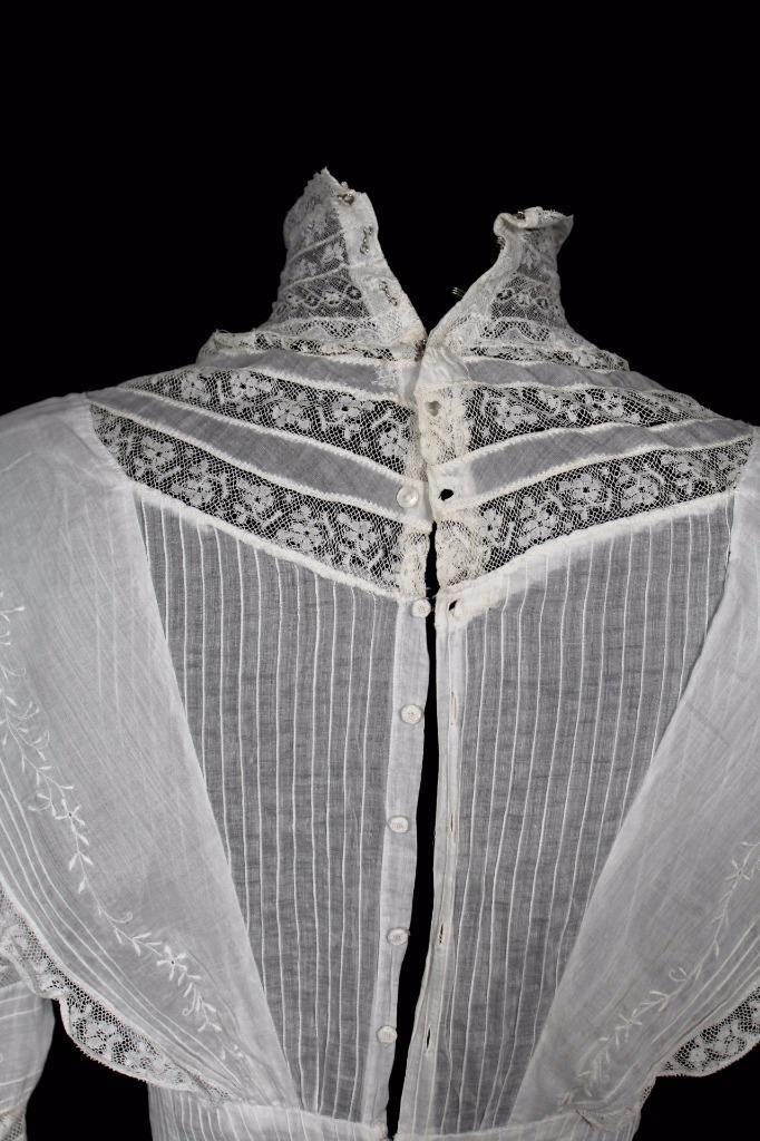 VERY RARE ANTIQUE EDWARDIAN HIGH NECK COTTON EMBROIDERED AND LACE DRESS SIZE 4