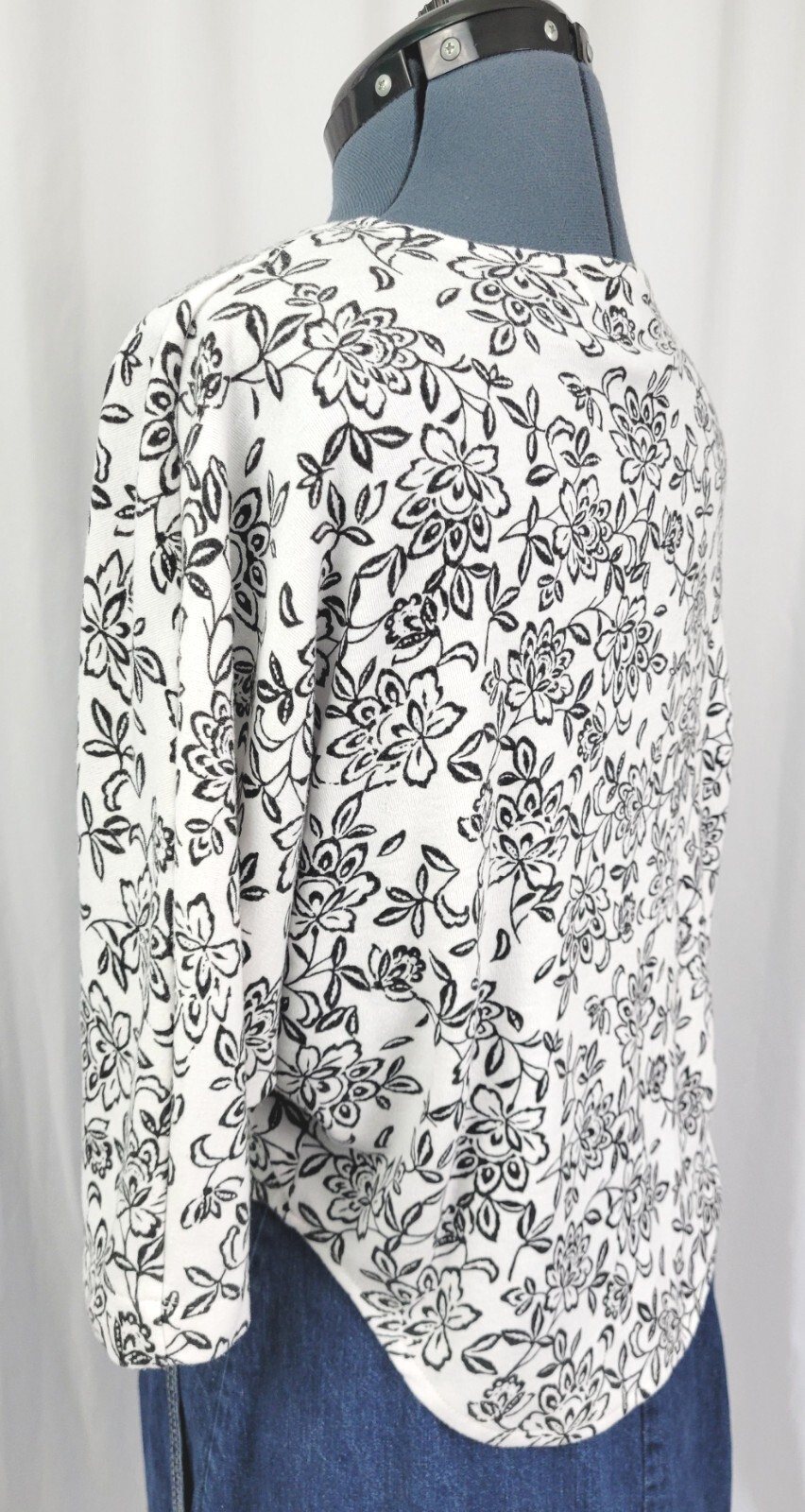 Vintage Currants White Cropped Batwing Top w Black Florals Size Large