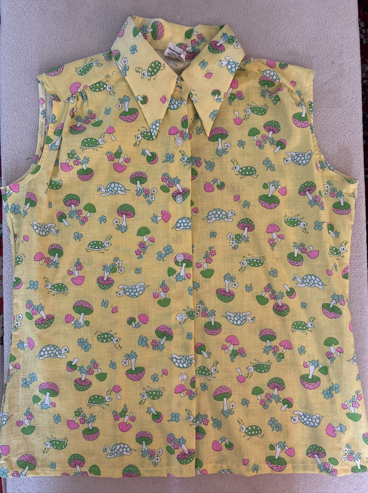 Vtg Joyce Lane Ladies Shirt Novelty Print Yellow w/Mushrooms & Turtles So COOL!