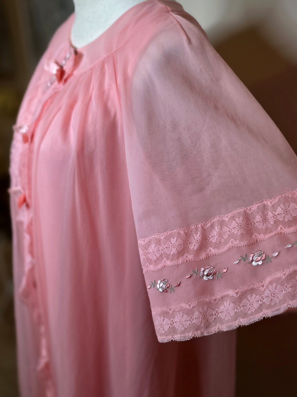 Vtg CHIFFON Babydoll Peignoir SET Sheer NYLON CORAL Pink Embroidered Lace Rose