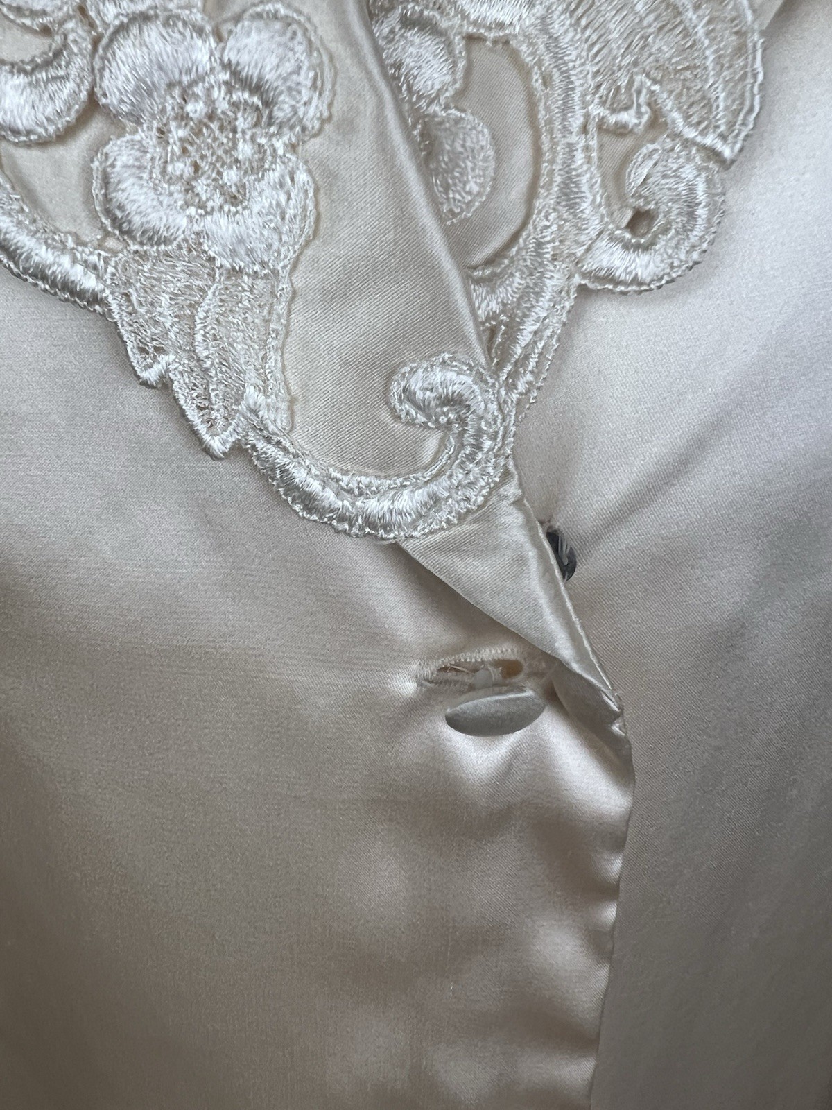 VTG 90’s Nilani Silk Blouse Embroidered Collar Buttons Petite 12 Ivory White