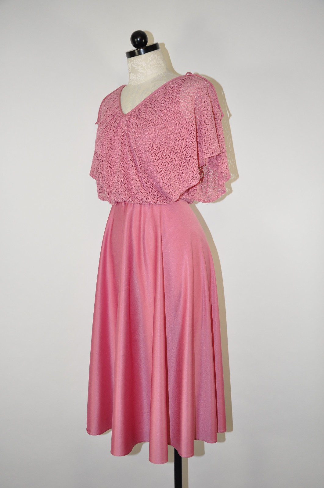 70s Vintage Pink Poly Jersey Eyelet Lace Draped Batwing Sleeve Boho Cape Dress S
