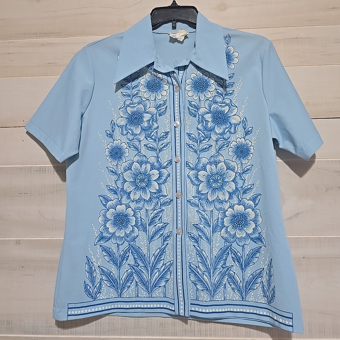 Vintage Women’s 100% Texturized Polyester Double Knit Floral Shirt Made In USA