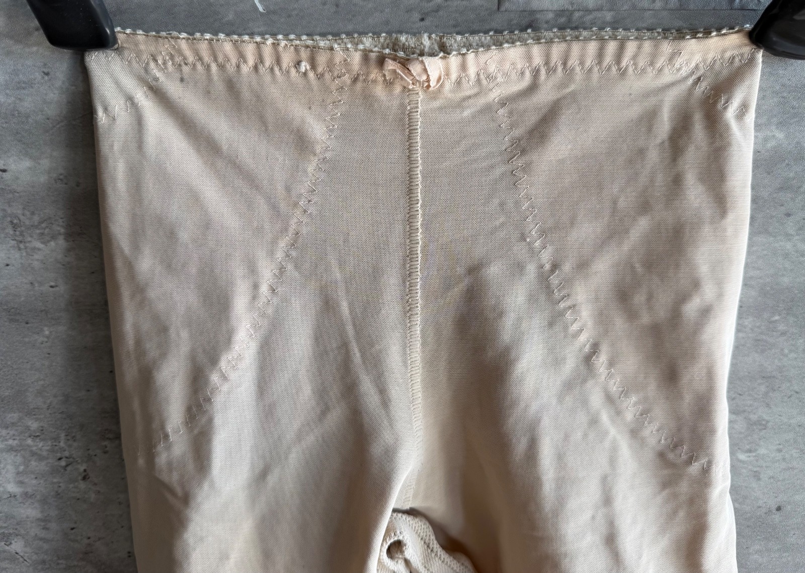 Vintage 1970s Vassarette Munsingwear Underneath-It-All Nude Girdle Size SM 138
