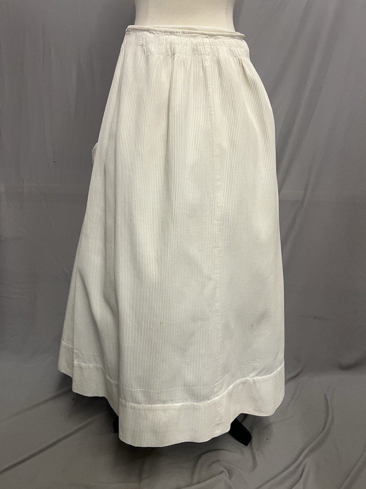 1910’s – 1920’s Heavy White Ribbed Cotton Sports Or Day Skirt