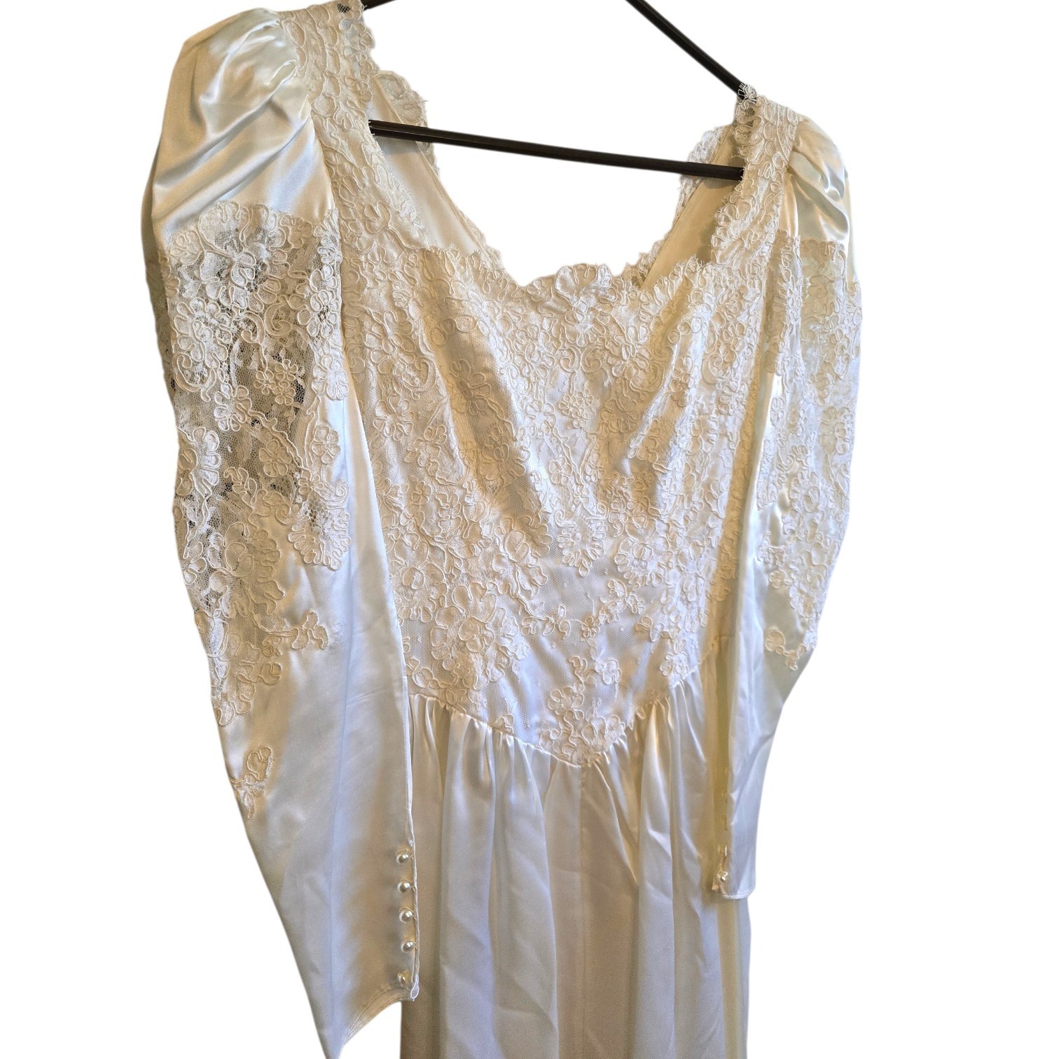 Vintage 1980s Satin & Lace Wedding Dress with Detachable Bow / Ruffle Back