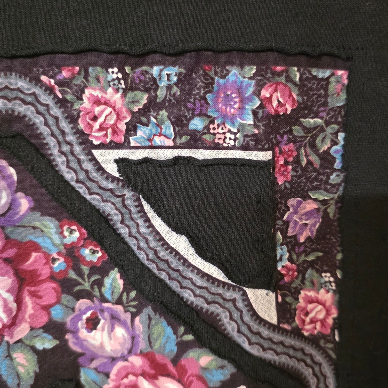 Vintage Hanes Her Way Black Floral Patchwork Graphic T-Shirt XL Cotton 90s Boho