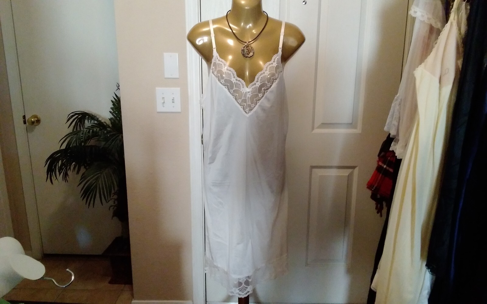 Full Slip BONNE NUIT Vintage White SZ Med Made in USA Lace Trim