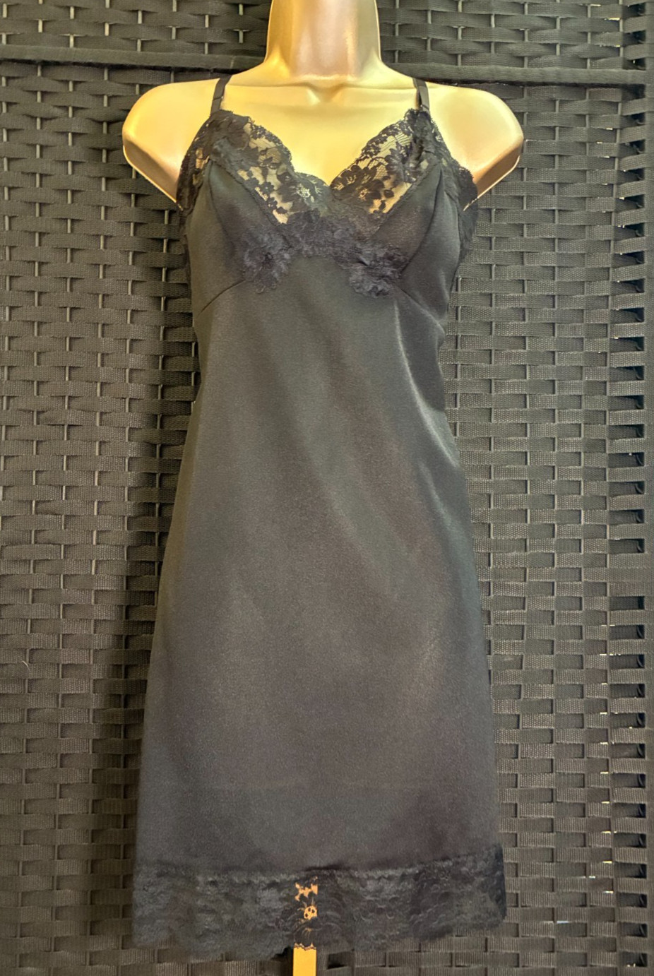 Vintage 60s VAN RAALTE FULL SLIP Size 36 Medium BLACK Nylon HEAVY LACE Goth Vamp