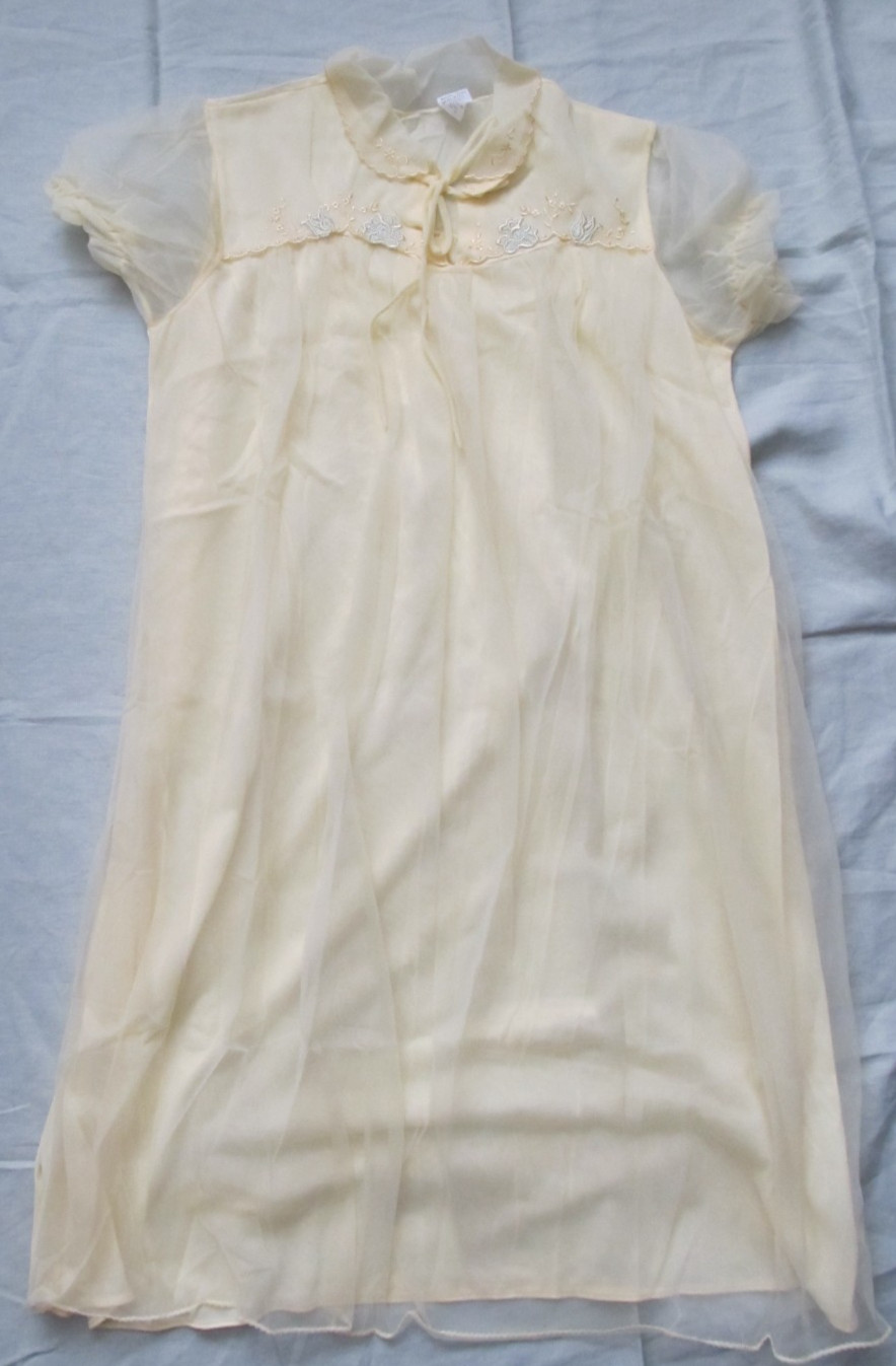 Vintage 60’s yellow Acetate Tricot & Nylon classic pin-up nightgown sz M