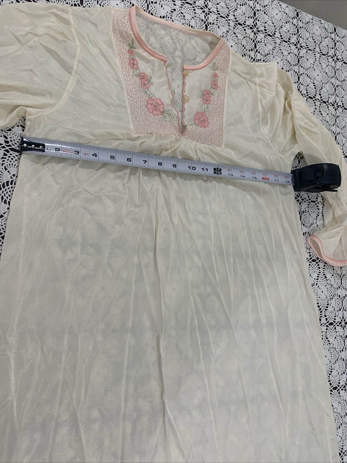 Vintage Movie Star Nightgown Womens M Pastel Cream Nylon Long Sleeves Lingerie