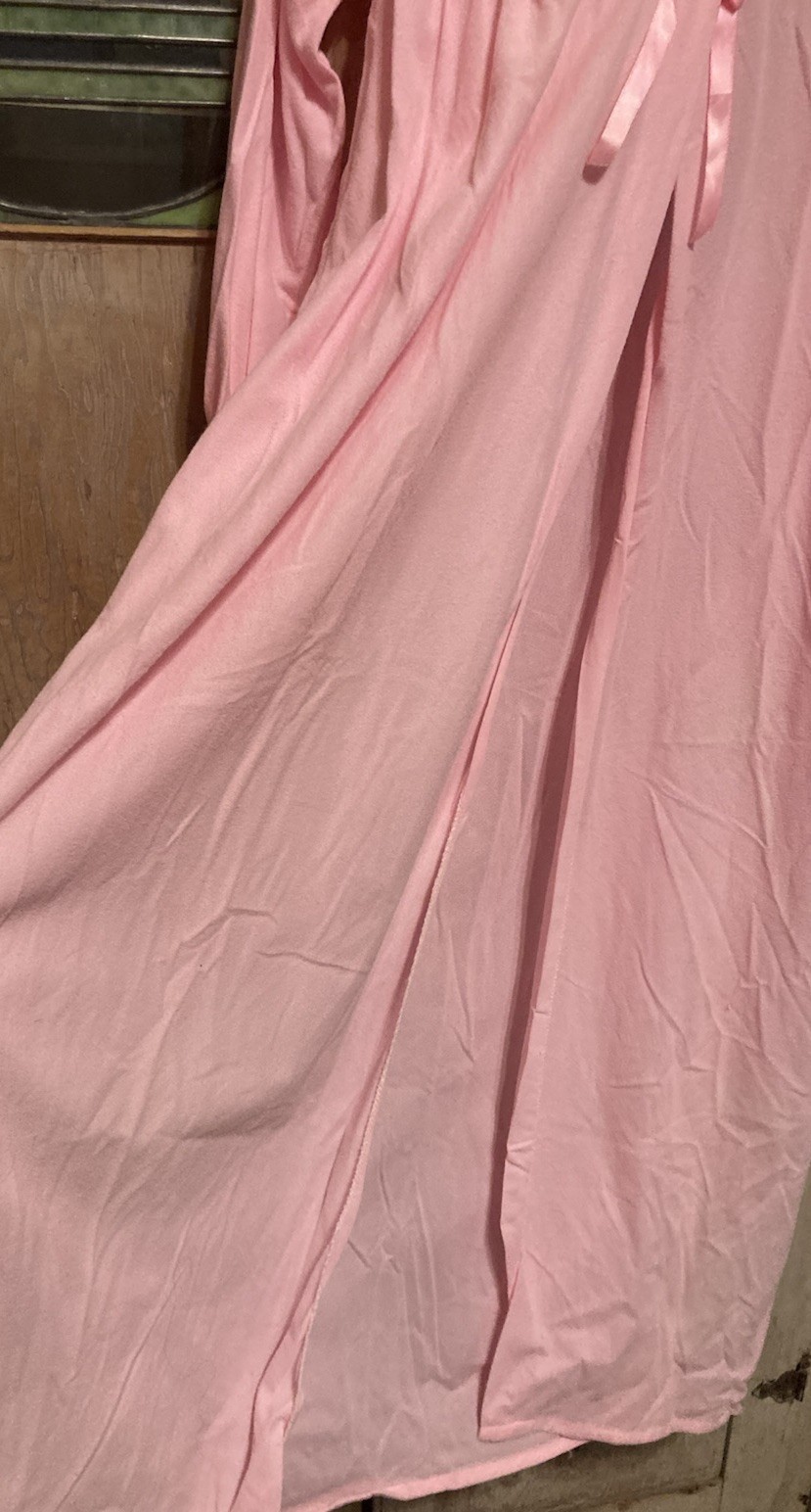 70s 80s Robe Pink Ideal Lady Sz M Embroidery Lace ~ DEAD STOCK* READ* ~ AS IS