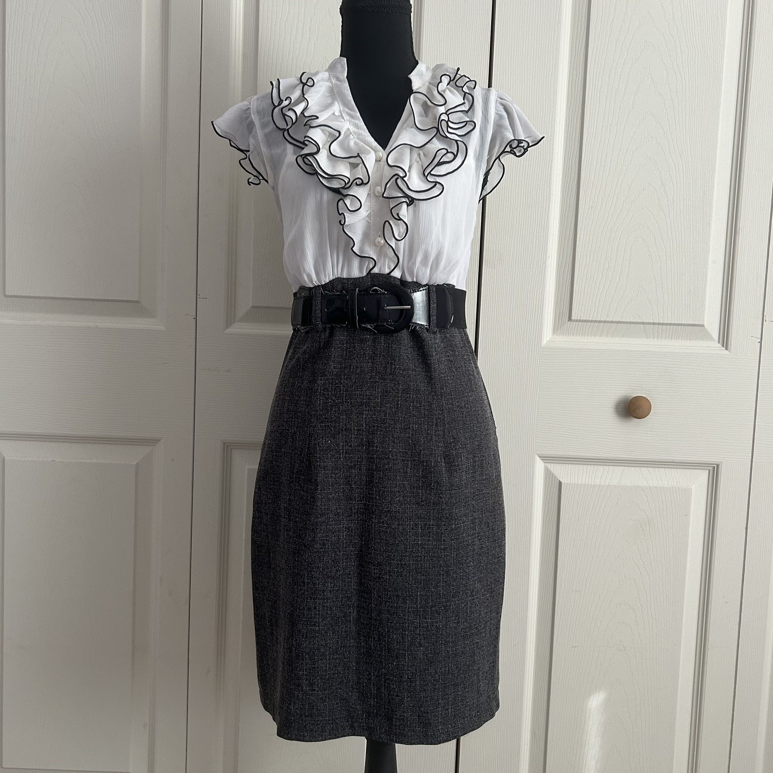 Y2K vintage gray & white dress with ruffle, blazer, & stretchy belt by IZ Byer