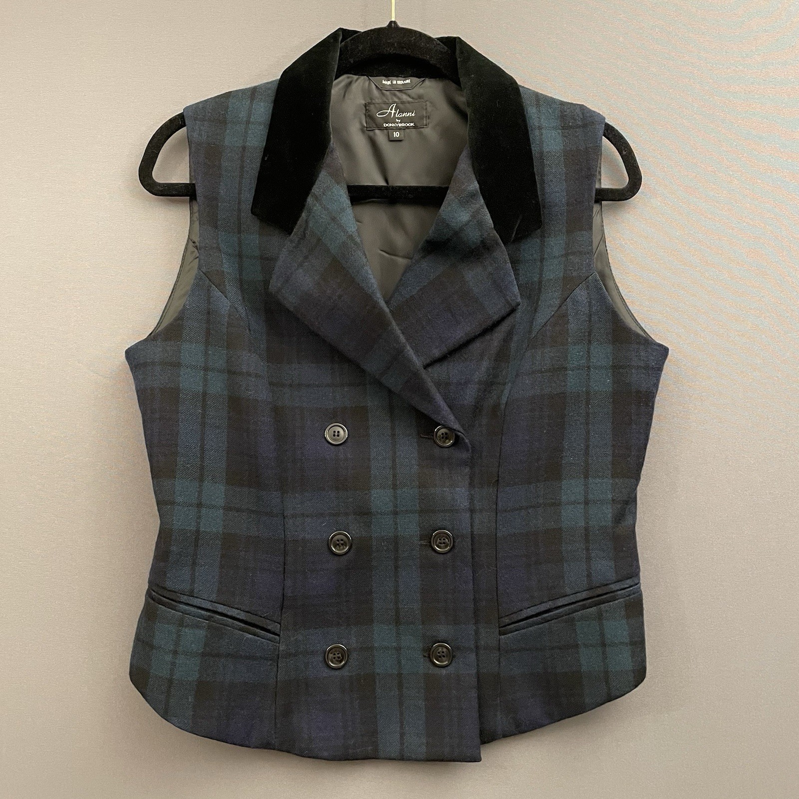 Vtg Alanni by Donnybrook Vest Dbl Breasted Wool Tartan Plaid Black Velvet Collar