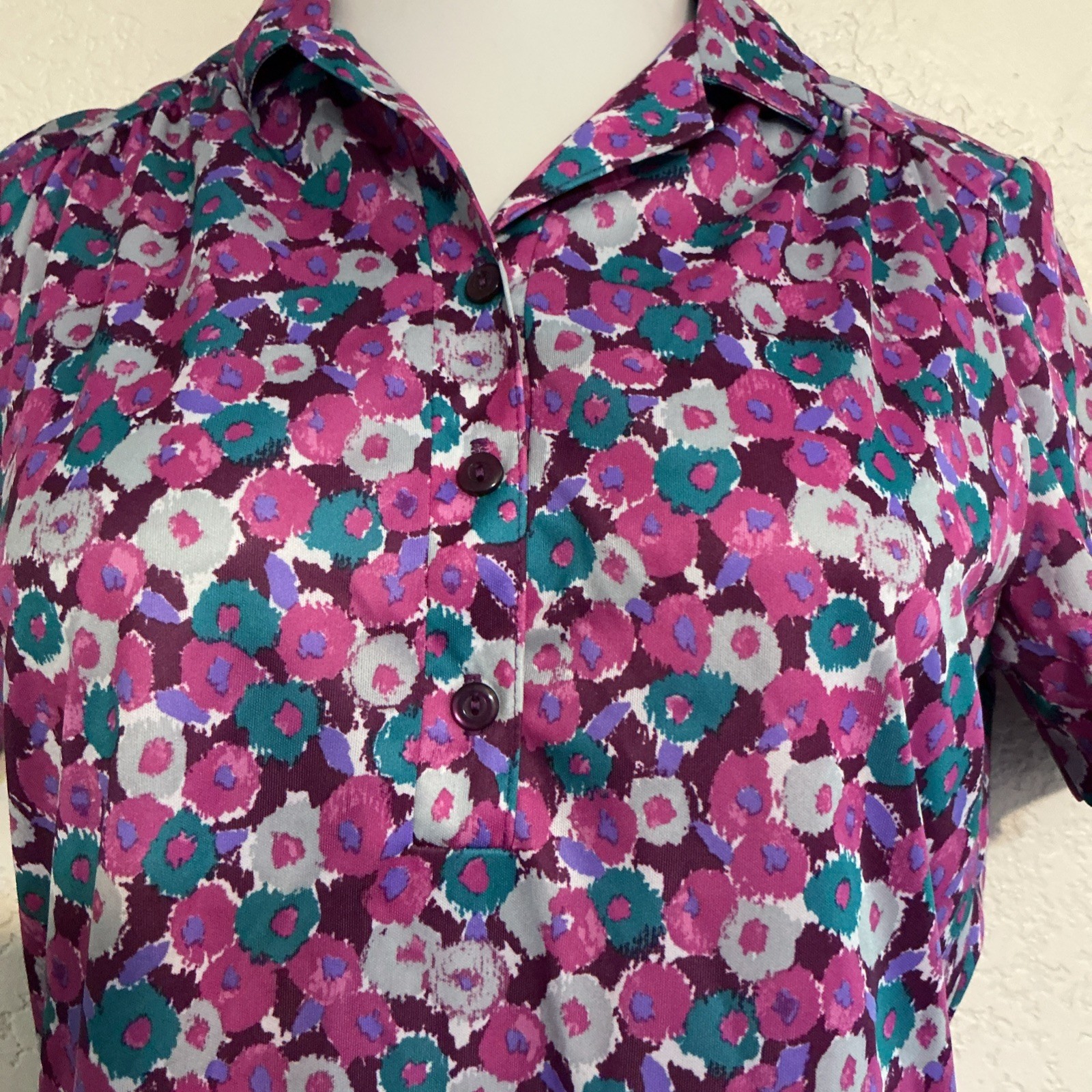 KoKo Knits Of California Blouse Size 12 1/2 Button Collar Polyester 1970s