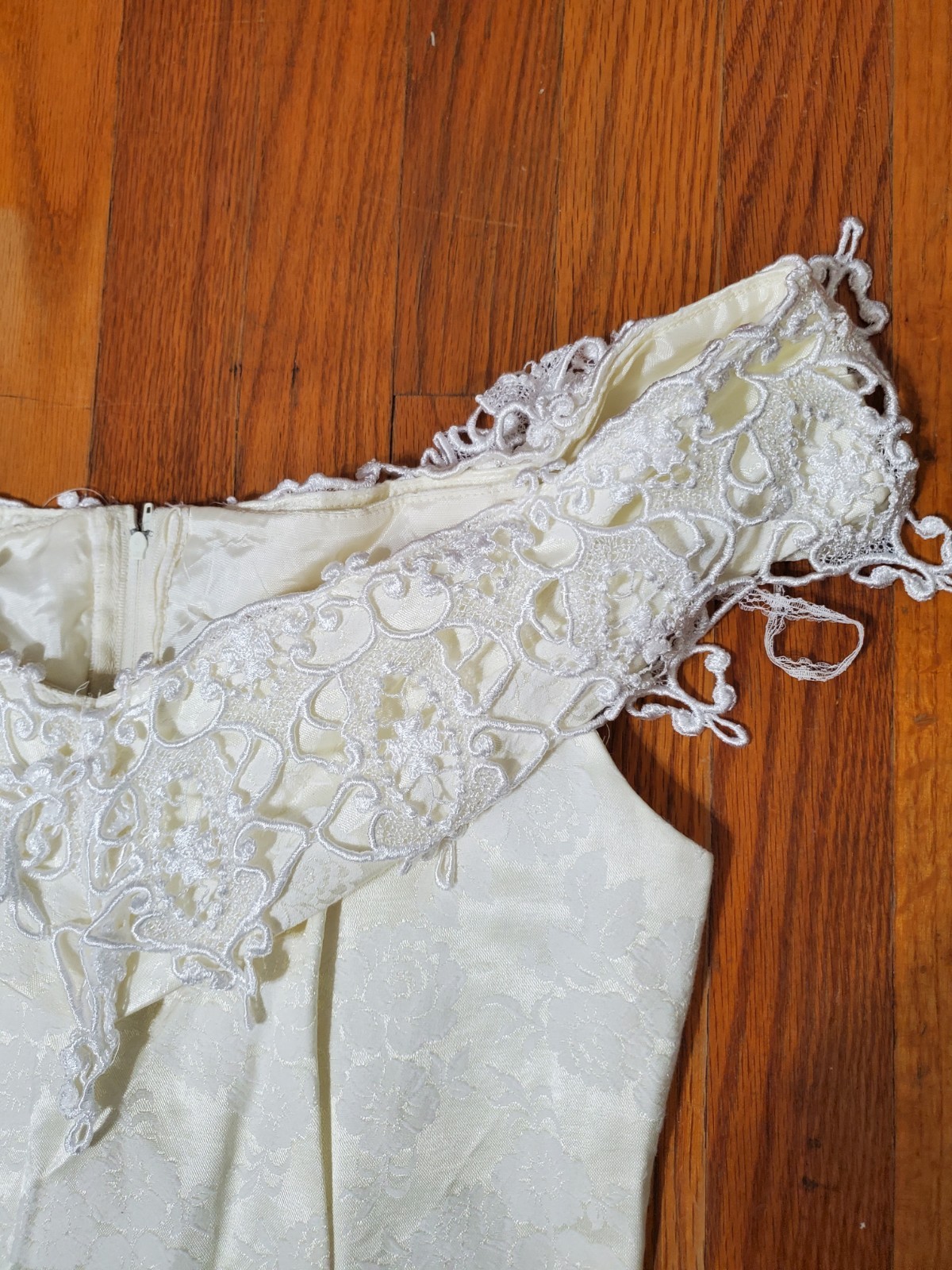Vintage Roberta Ivory Beaded And Lace Fitted Wedding Formal Dress Size 9/10
