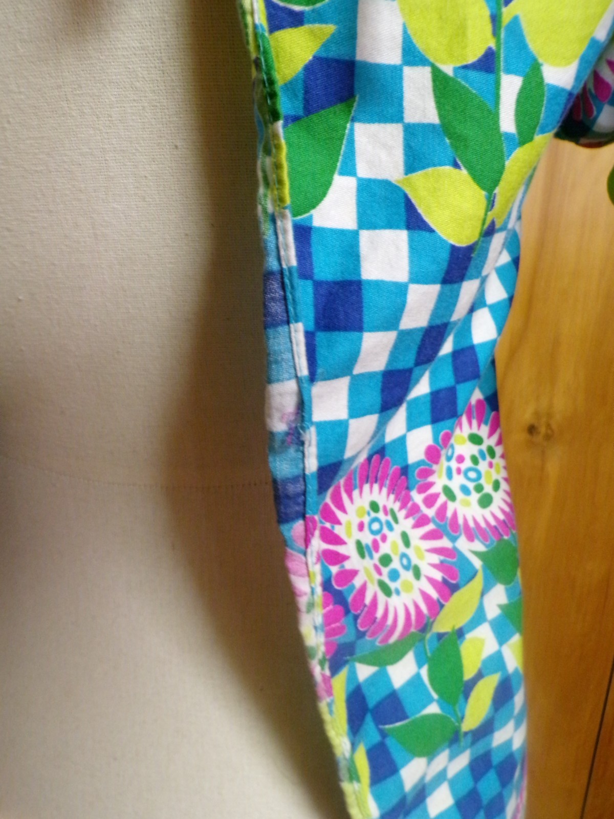 Vintage 1970’s Colorful Smock Open Back Blouse Shirt Top Waist 34″