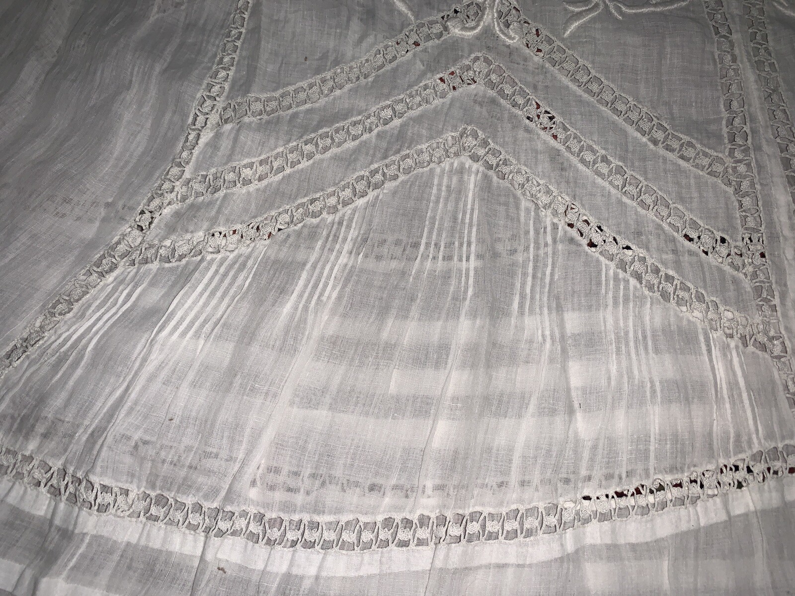Rare 19th-Beginning of 20th Century Hand Made Lace & Embroidered Batiste Skirt