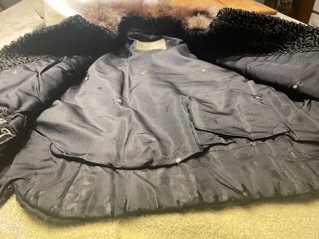 Vintage black Pershing jacket with raccoon fur collar, size medium, fully lined,