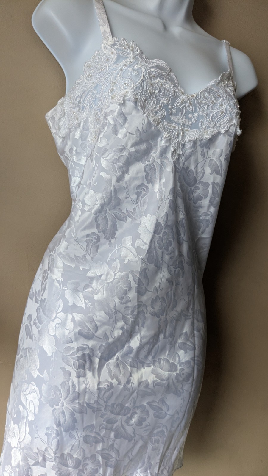 Intimo Amore Vintage White Floral Beaded Nightgown Dress Size Medium