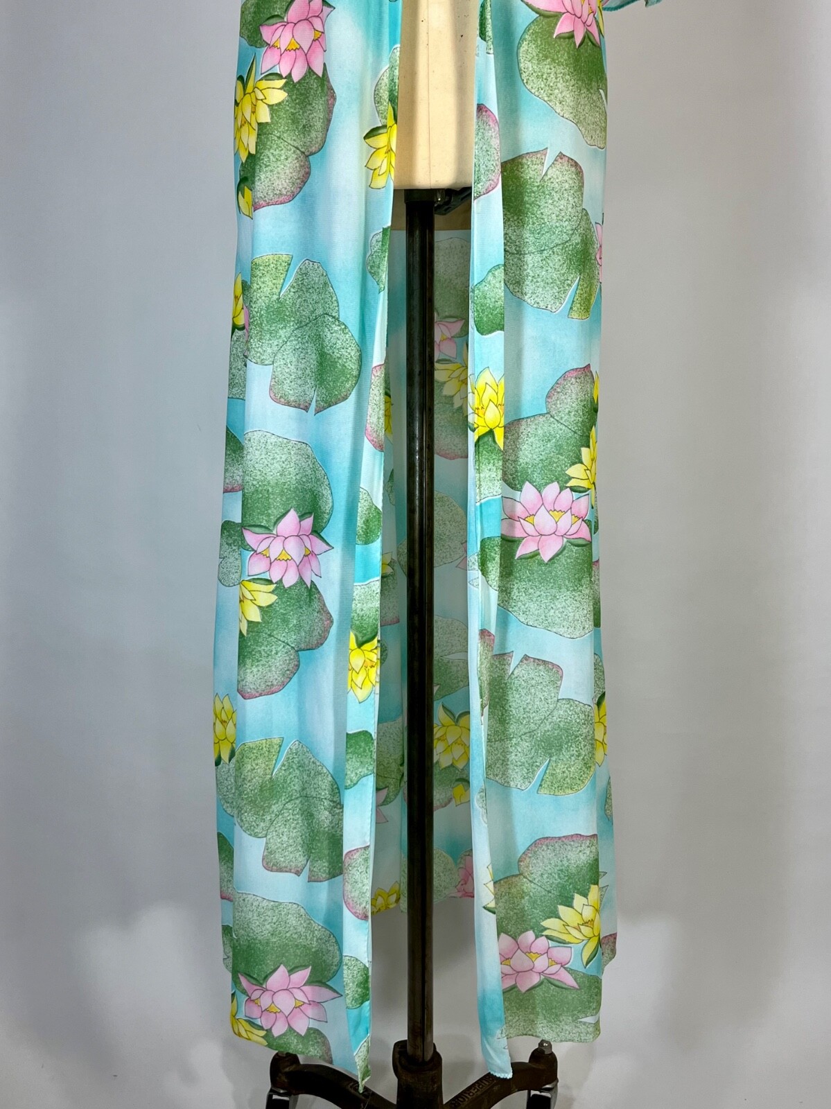 Vintage 1960’s semi-sheer lightweight robe cover-up with lily pad & lilies print