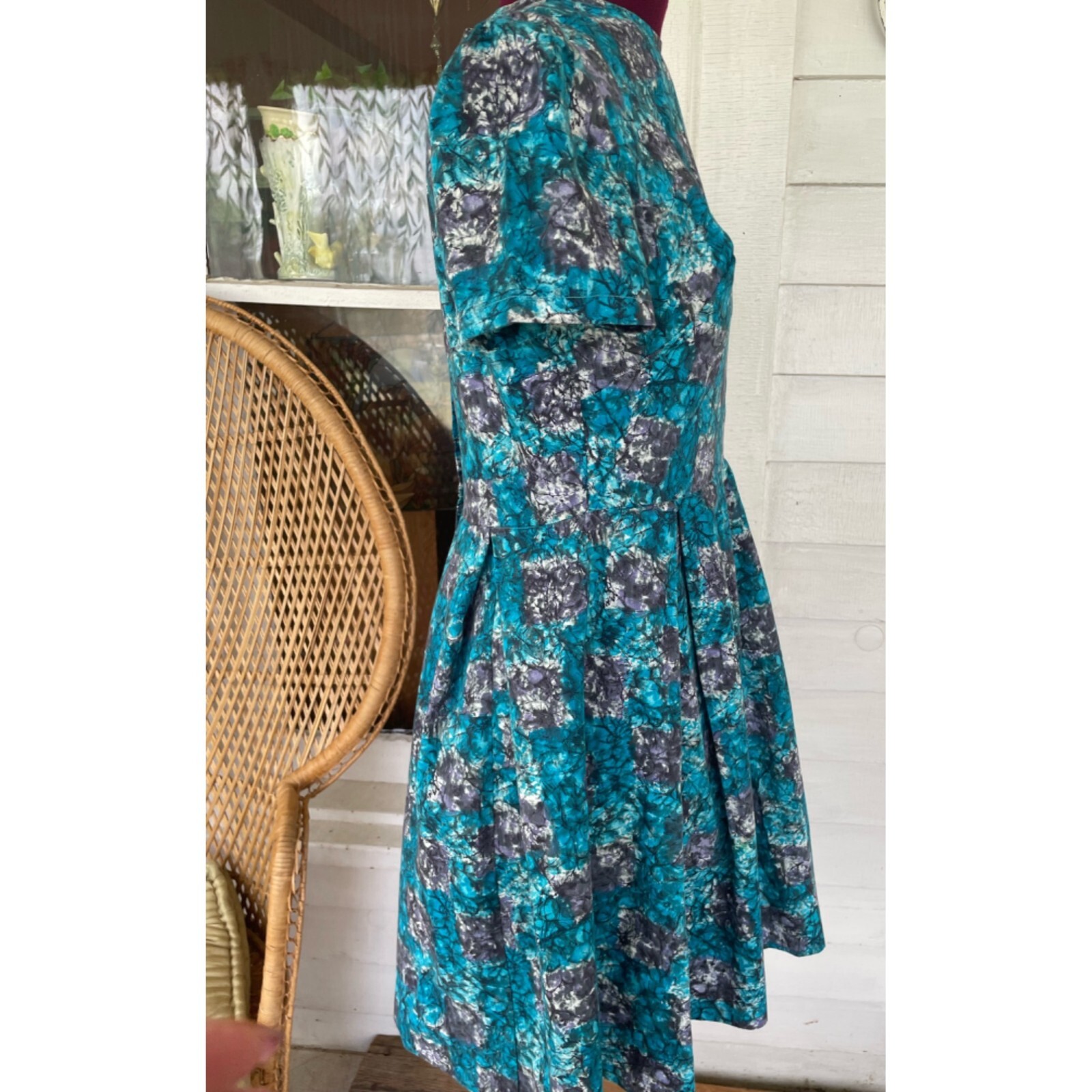 Vintage 1950s Polished Cotton Floral Pleated Shortsleeve Dress Small