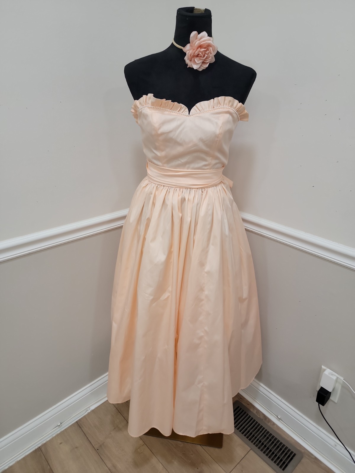 Vintage 80s Peach Taffeta Strapless Dress Ruffle Prom Formal Party Cocktail Gown