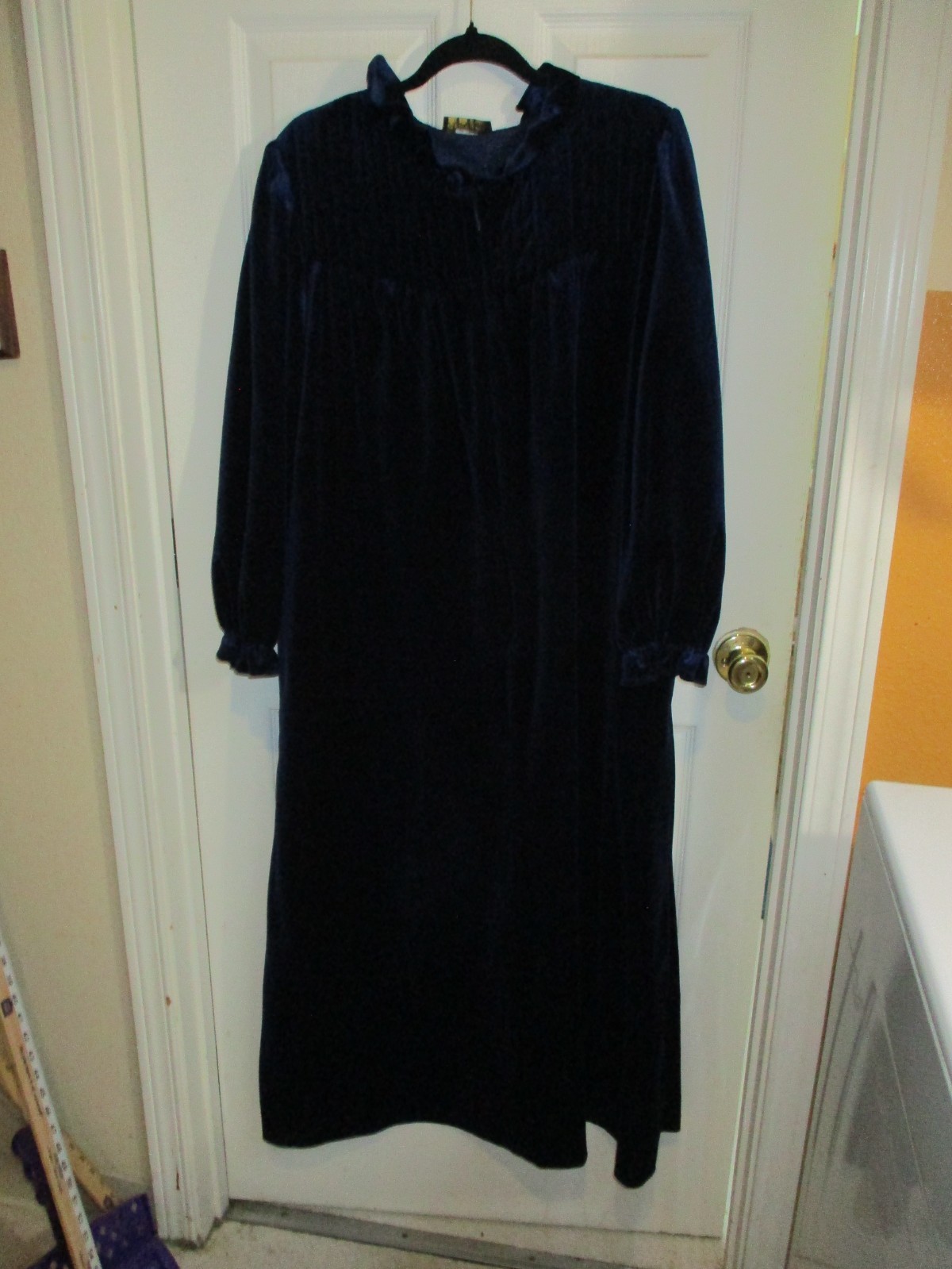 Vintage Aria Deep Blue Velvet Velour Zip Long House Coat / Robe Quilt Bodice M-L